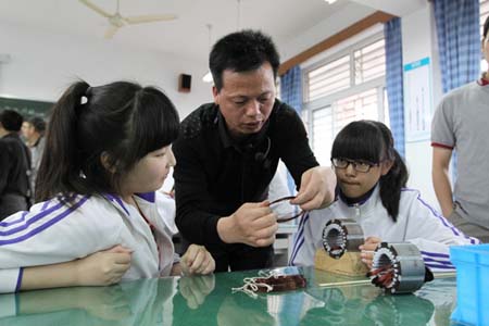 温岭市大溪中学学生为水泵选修课点赞-中国