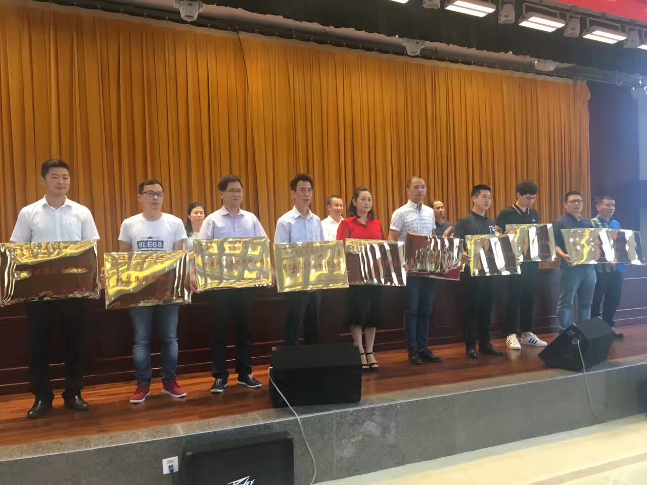 超达阀门、伯特利阀门、保一集团、方圆阀门、永一阀门、中泉集团、球豹阀门、宣达实业、凯泉集团、方正阀门等10家创建知名品牌骨干企业进行授牌 超达阀门、伯特利阀门、保一集团、方圆阀门、永一阀门、中泉集团、球豹阀门、宣达实业、凯泉集团、方正阀门等10家创建知名品牌骨干企业进行授牌