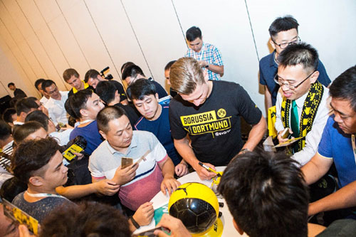 BVB多特蒙德足球队 助阵威乐品牌路演 BVB多特蒙德足球队 助阵威乐品牌路演