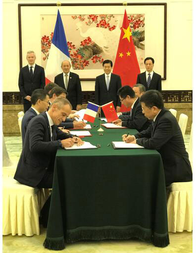 在中国商务部部长钟山、外交部副部长王超、法国欧洲和外交部部长勒德里昂、法国经济和财政部部长勒梅尔等的共同见证下,国机集团和施耐德电气签署战略合作备忘录 在中国商务部部长钟山、外交部副部长王超、法国欧洲和外交部部长勒德里昂、法国经济和财政部部长勒梅尔等的共同见证下,国机集团和施耐德电气签署战略合作备忘录