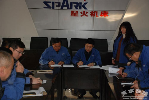 星火机床公司与各相关单位签订2018年安全生产责任书 星火机床公司与各相关单位签订2018年安全生产责任书
