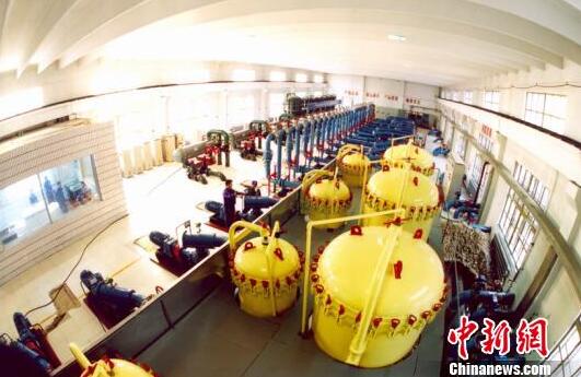 图为大庆油田建成了世界上最大的三次采油基地 图为大庆油田建成了世界上最大的三次采油基地