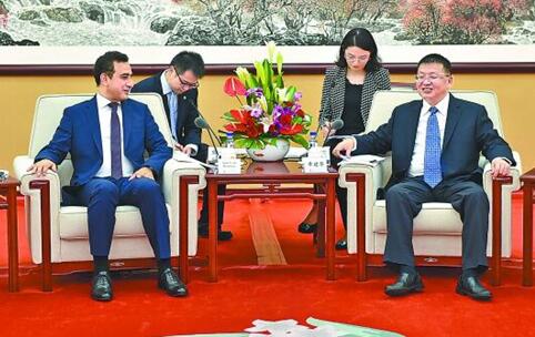 哈达集团董事长_哈达图片