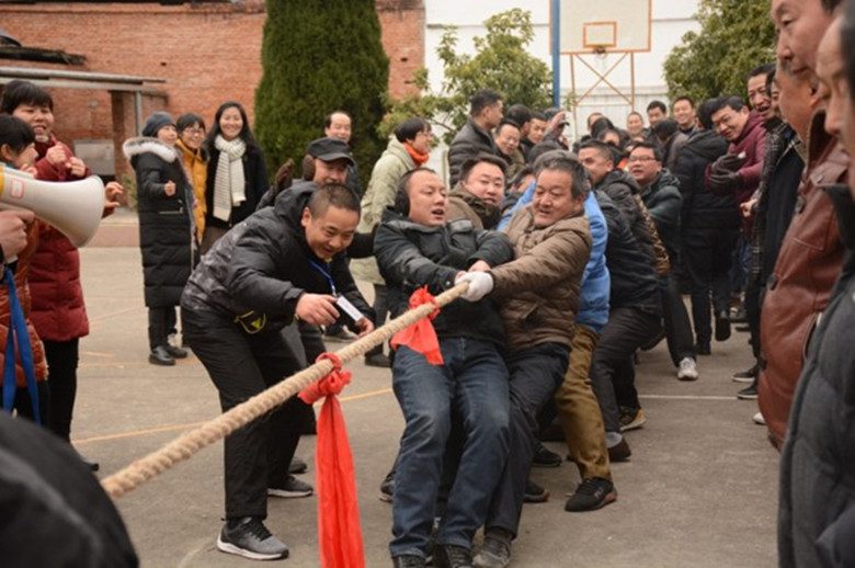 陕西汉江机床有限公司职工迎新年拔河比赛 陕西汉江机床有限公司职工迎新年拔河比赛