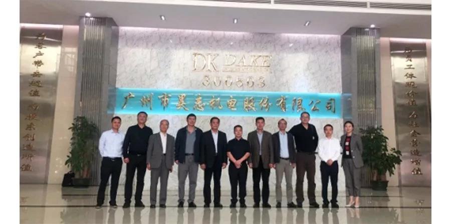 调研小组在昊志机电公司 调研小组在昊志机电公司