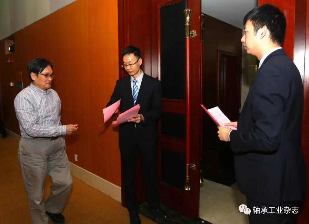人本轴承127个高管捐款79.5万元结对寒门学子 人本轴承127个高管捐款79.5万元结对寒门学子