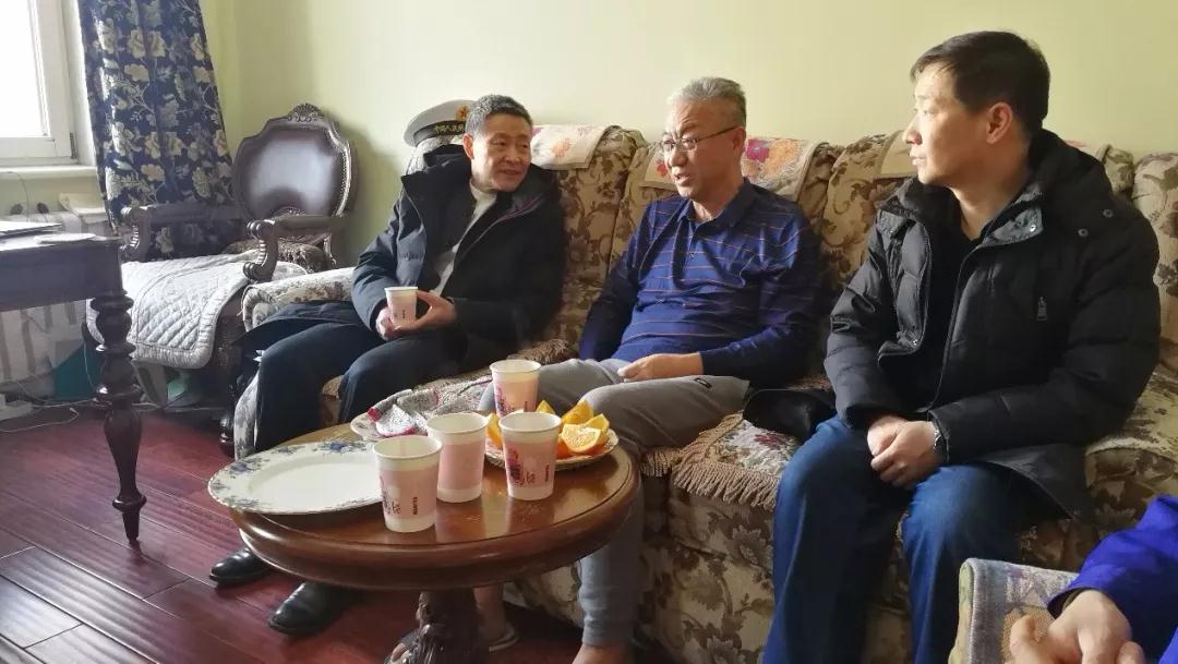 斯泽夫看望集团老领导苗立杰 斯泽夫看望集团老领导苗立杰