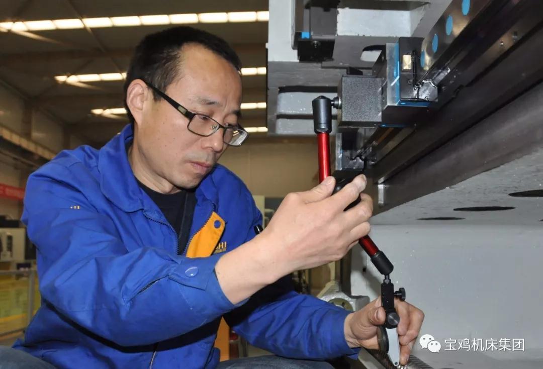 宝鸡机床集团智能机床研究所高级技师田浩荣荣膺“三秦工匠”称号 宝鸡机床集团智能机床研究所高级技师田浩荣荣膺“三秦工匠”称号