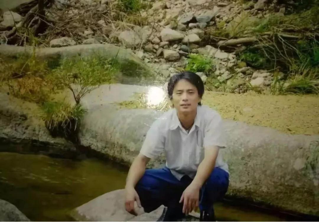 陈经理年轻时也是“小鲜肉” 陈经理年轻时也是“小鲜肉”