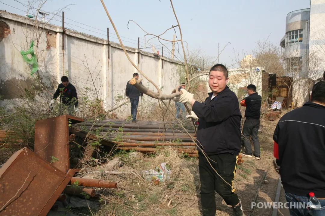 郑州泵业公司红三月学雷锋 红三月奉献忙