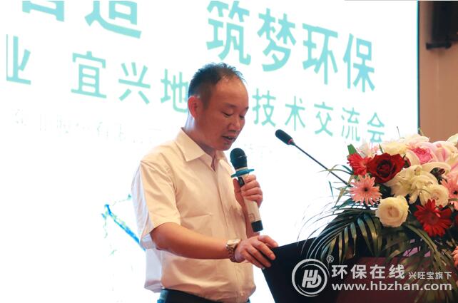 图为南方泵业股份有限公司华东区总经理钱国祥致开幕词