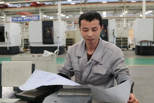 宁江机床张建平喜获“都江堰工匠”称号 宁江机床张建平喜获“都江堰工匠”称号
