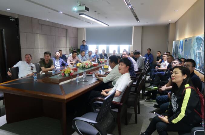 上海閥門廠在座談會上介紹該公司的發展前景