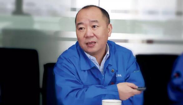 上圖為中核科技董事長彭新英