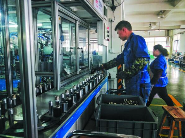 圖為浙江達(dá)柏林閥門有限公司的自動(dòng)化生產(chǎn)車間。