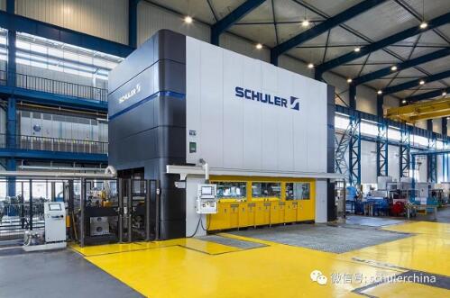 瑞士家电制造商瑞族订购了一台采用下驱动式的 1000 吨压力机设备© Schuler