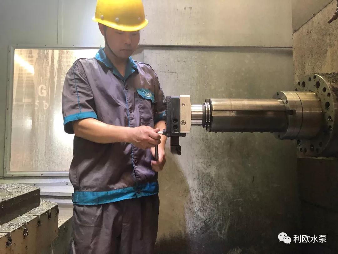 優(yōu)秀鏜工的練成：記湖南泵業(yè)機加車間鏜工彭師傅