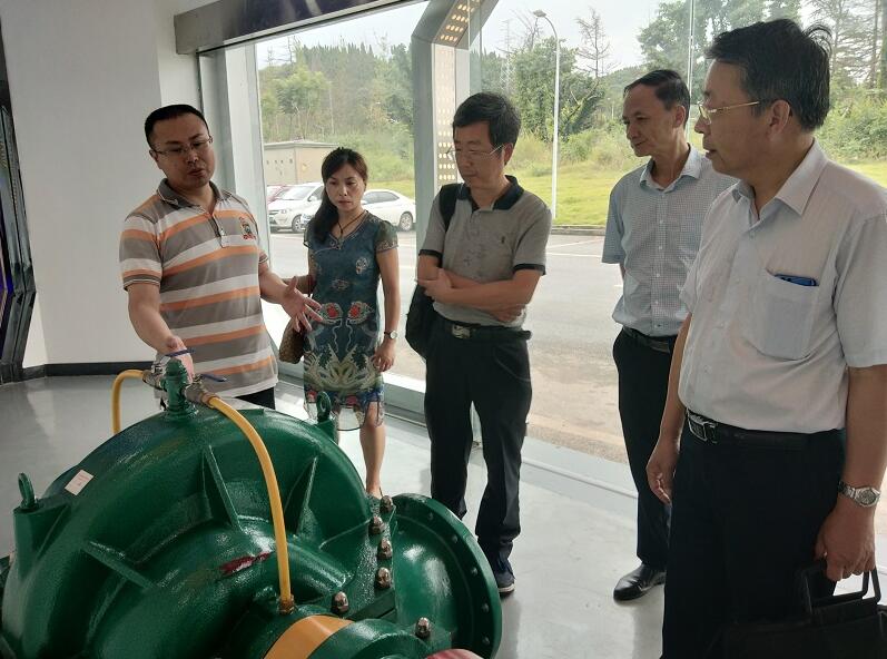 省機(jī)械工業(yè)聯(lián)合會忻鶴齡秘書長一行蒞臨新達(dá)泵閥調(diào)研