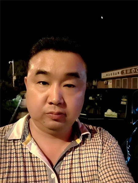 诚信厚德、英俊潇洒的董风阳先生对未来发展豪情满怀 诚信厚德、英俊潇洒的董风阳先生对未来发展豪情满怀