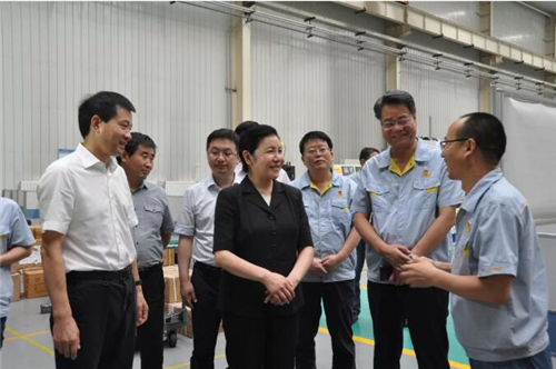 陕西省委副书记贺荣、副省长徐启方一行深入秦川集团宝鸡机床调研 陕西省委副书记贺荣、副省长徐启方一行深入秦川集团宝鸡机床调研