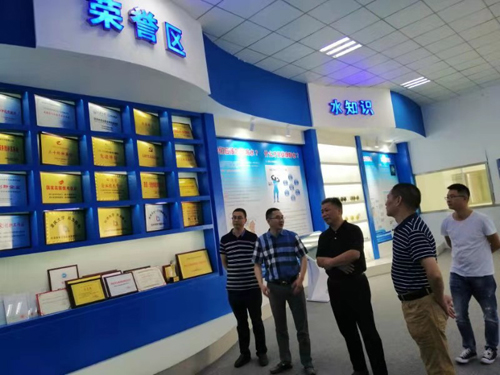张希恒教授在水文化主题馆参观考察 张希恒教授在水文化主题馆参观考察