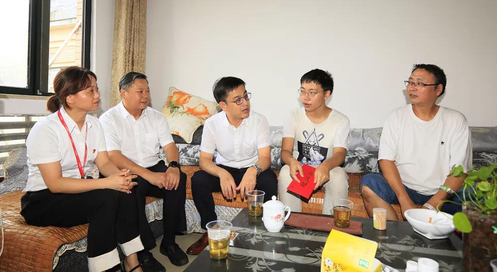 精准扶贫 金秋助学-中车株洲电机用实际行动彰显责任担当 精准扶贫 金秋助学-中车株洲电机用实际行动彰显责任担当