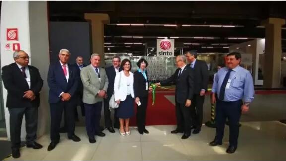 中国铸造协会执行副会长范琦与巴西铸造协会会长Mr.Afonso Gonzaga以及来宾们共同为展会剪彩