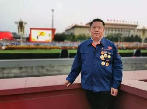 齐二机床公司马兵父子受邀参加新中国成立70周年国庆盛典观礼 齐二机床公司马兵父子受邀参加新中国成立70周年国庆盛典观礼