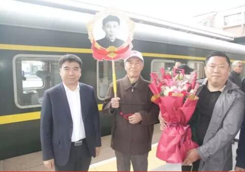 齐二机床公司马兵父子受邀参加新中国成立70周年国庆盛典观礼 齐二机床公司马兵父子受邀参加新中国成立70周年国庆盛典观礼