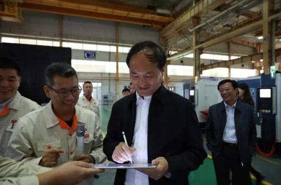 沈阳机床董事长关锡友_沈阳机床董事长车欣嘉(3)