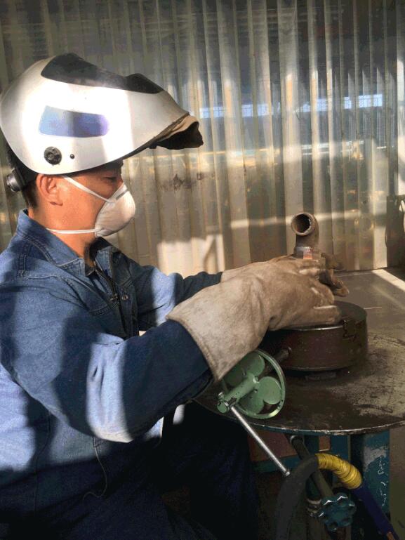 记利欧集团大连泵业铆焊工杨师傅-责任成就卓越 记利欧集团大连泵业铆焊工杨师傅-责任成就卓越
