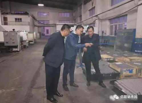 瓦房店市委常委、统战部部长郑军考察轴承企业 瓦房店市委常委、统战部部长郑军考察轴承企业