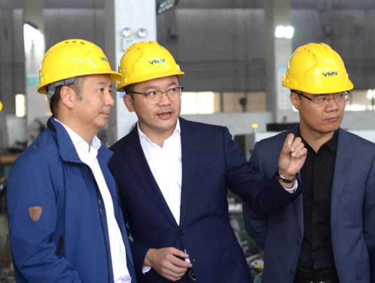 县长林万乐在纽顿调研时说:“纽顿要争做波纹管阀门市场的“领军、高成长、单打冠军”企业,争当行业龙头企业” 县长林万乐在纽顿调研时说:“纽顿要争做波纹管阀门市场的“领军、高成长、单打冠军”企业,争当行业龙头企业”