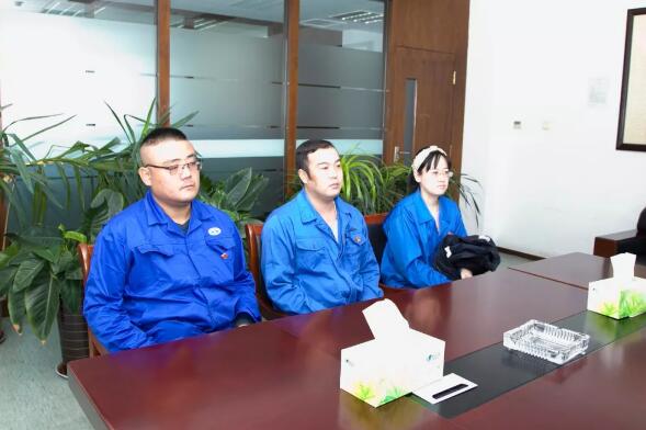 大连船阀举行预备党员入党宣誓仪式 大连船阀举行预备党员入党宣誓仪式