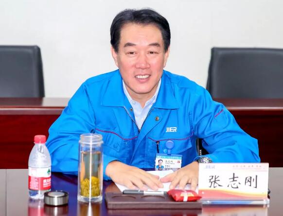 ▲张志刚书记介绍企业情况 ▲张志刚书记介绍企业情况