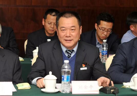 陕鼓集团党委副书记、总经理刘金平代表企业 对陕煤集团及陕煤榆化 长期以来的信任和支持表示感谢