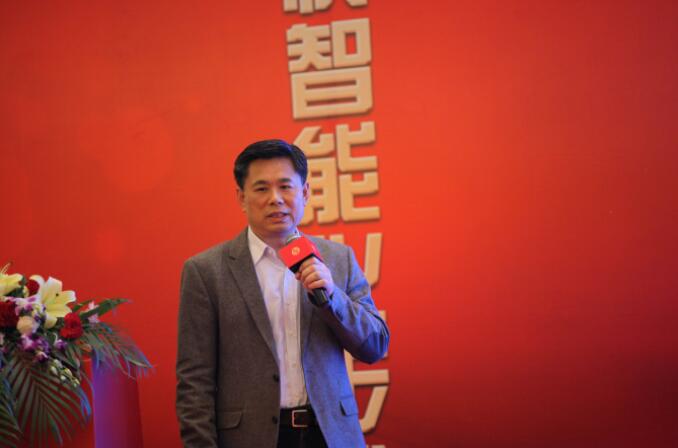 中国机械工业协会阀门分会秘书长宋银立在大会上演讲