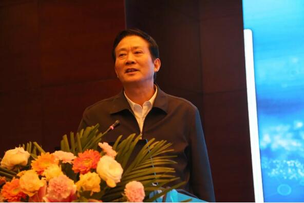 安徽省人大教科文卫副主任、科技厅原厅长徐根应先生作总结性发言 安徽省人大教科文卫副主任、科技厅原厅长徐根应先生作总结性发言