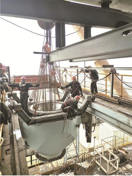 山钢集团莱钢设备检修中心完成更换任务