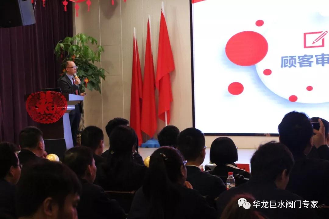 ↑华龙巨水研发品质副总李明先生 ↑华龙巨水研发品质副总李明先生