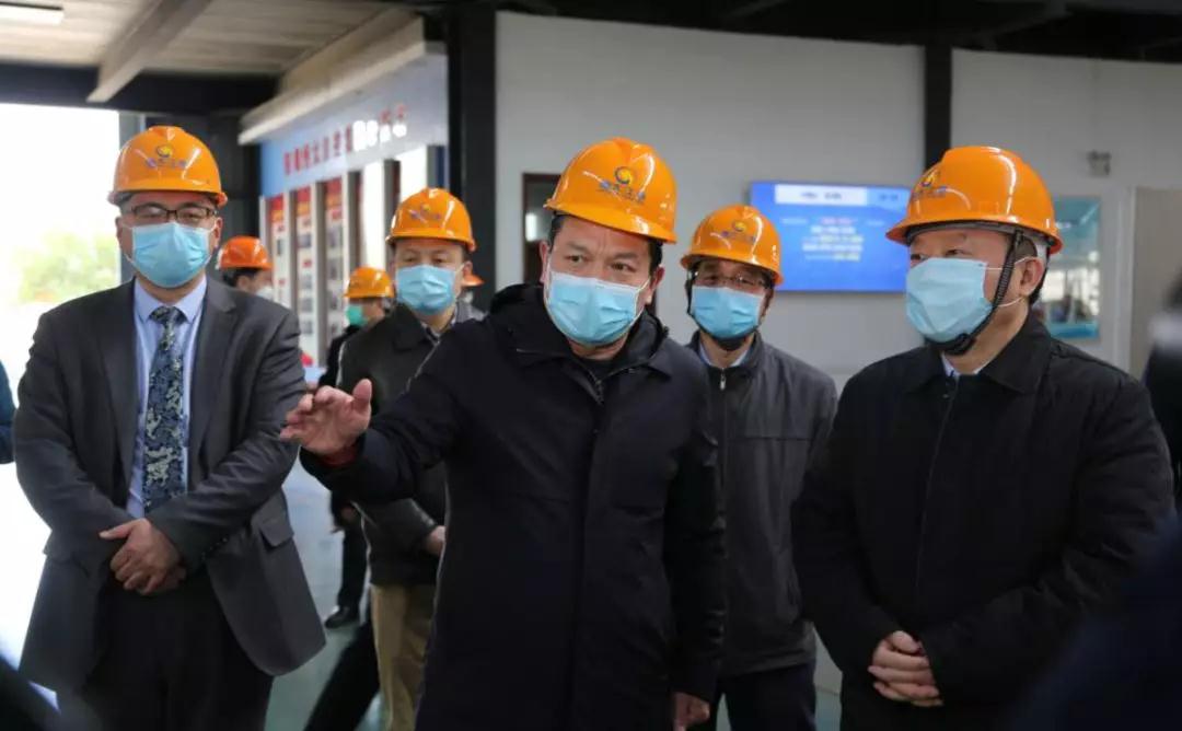 宋书记一行走进车间 宋书记一行走进车间