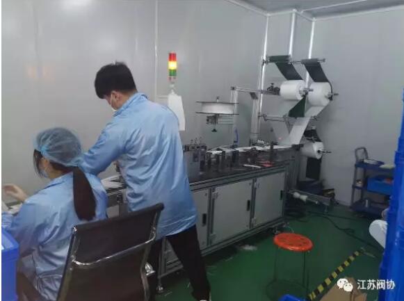 苏州网宏自动化设备公司紧急研发疫情防控制造口罩机设备和赶制生产外贸口罩