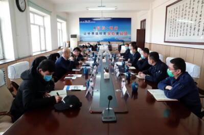香坊区委副书记,代理区长司炳春深入哈尔滨轴承集团公司调研