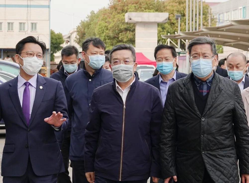 上海市委常委郑钢淼一行莅临冠龙阀门调研指导 上海市委常委郑钢淼一行莅临冠龙阀门调研指导