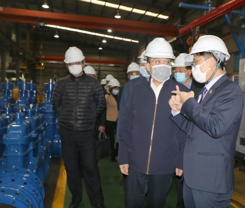 上海市委常委郑钢淼一行莅临冠龙阀门调研指导 上海市委常委郑钢淼一行莅临冠龙阀门调研指导