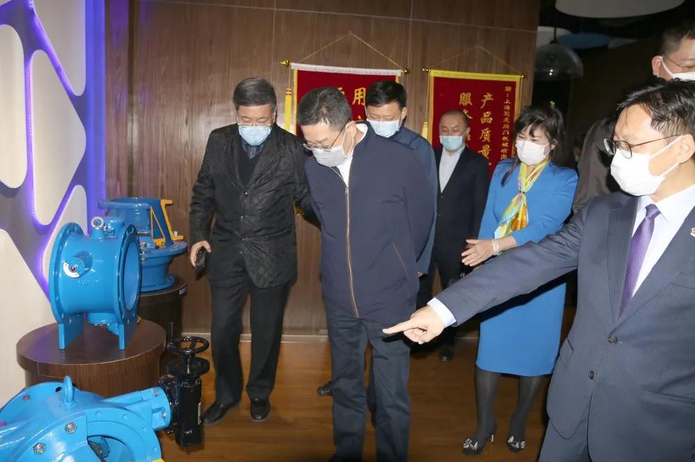 上海市委常委郑钢淼一行莅临冠龙阀门调研指导 上海市委常委郑钢淼一行莅临冠龙阀门调研指导