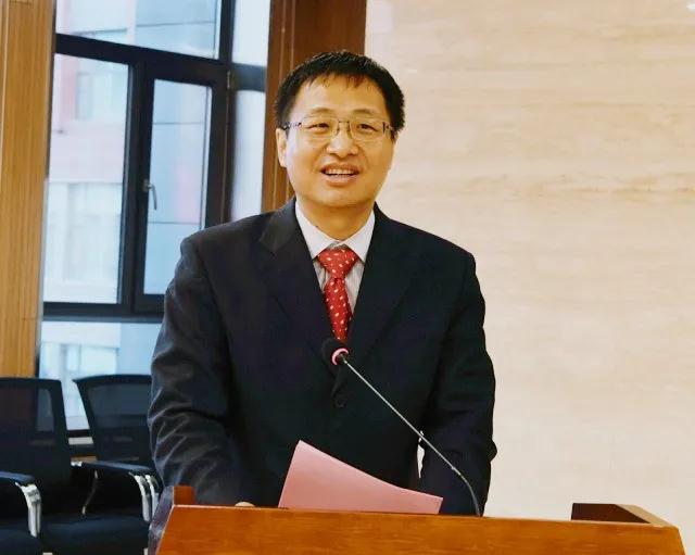 哈电集团党委常委、副总经理谢卫江主持签约仪式。 哈电集团党委常委、副总经理谢卫江主持签约仪式。