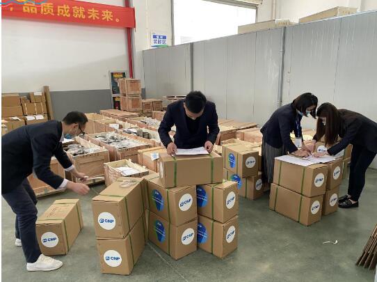 守望相助 共克時艱 中金環境開展向海外客戶捐贈口罩活動