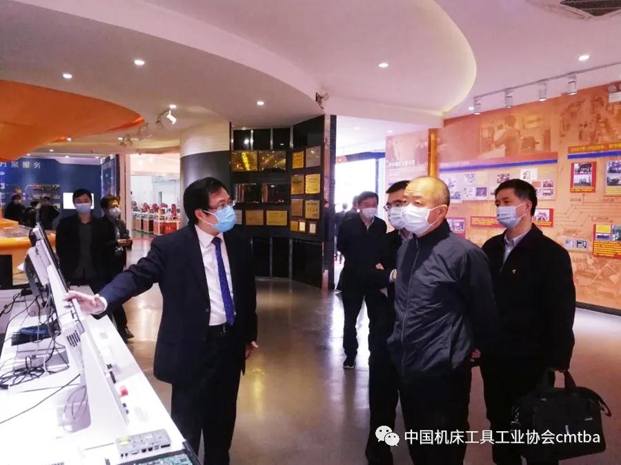 王江平了解华中数控发展规划和技术研发应用情况 王江平了解华中数控发展规划和技术研发应用情况