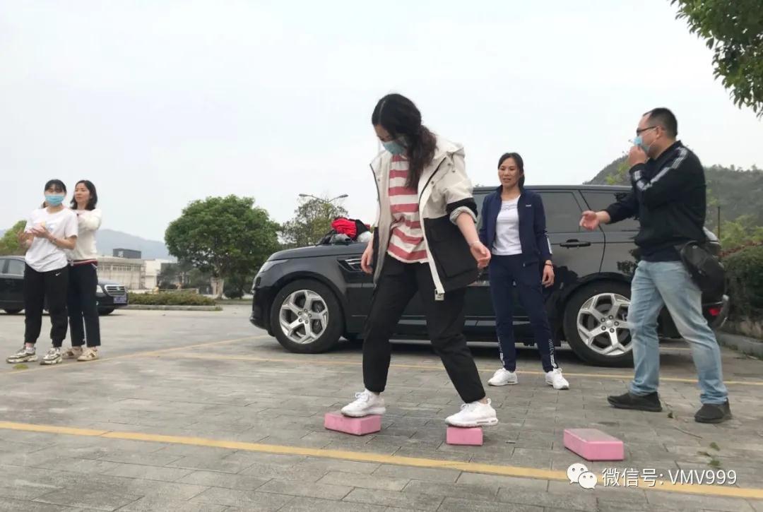 摸著石頭過河